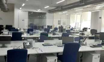 Imagem 2: Conjunto comercial no Brooklin com 374m², 8 vagas, próximo a estação Berrini da CPTM