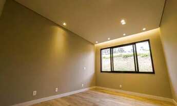 Imagem 7: Casa de Luxo com Vista Privilegiada da Lagoa do Condomínio e Lazer Premium