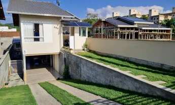 Imagem: Linda casa com área de festa e Edícula