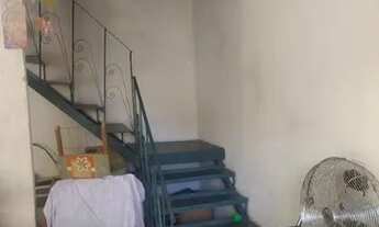 Imagem 2: Casa de 2 Andares com Suíte, Quintal e Proximidade ao Bangu Shopping