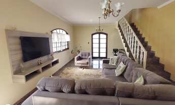 Imagem 2: Sobrado para venda possui 274 metros quadrados com 3 quartos e edícula