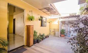 Imagem: Casa em Vila na Tv. Mariz e Barros. 2/4