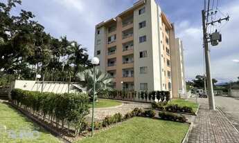 Imagem: More em um condomínio completo com toda