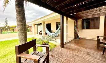 Imagem: Casa de 3 dormitórios com piscina, próximo