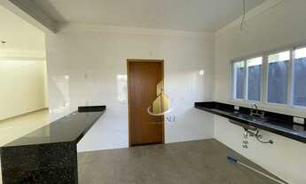 Imagem 6: Sobrado com quatro dormitórios, ampla área externa e piscina!