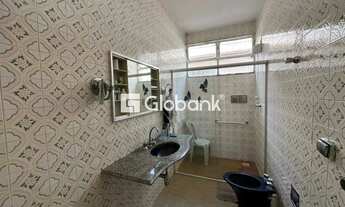 Imagem 2: Casa para Aluguel em Montes Claros - 6 Quartos, 3 Vagas, 380 m² no Bairro Melo