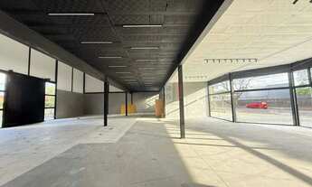 Imagem 2: Prédio Comercial com 749m2, esquina na Av. John Fitzgerald Kenedy - Excelente Localização