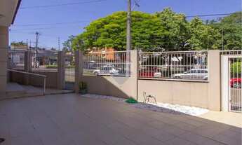 Imagem 5: Casa de esquina, com dois pisos, 5 dormitórios, 233m² privativos, 5 vagas no Bairro Vila I