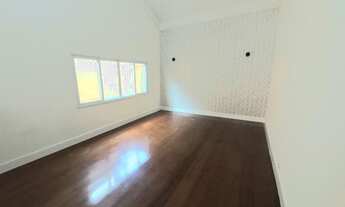 Imagem 6: Casa de condomínio para aluguel possui 300 metros quadrados com 4 quartos