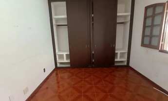 Imagem 7: Ótima Casa no Bairro Itatiaia, Extremamente Espaçosa com 04 Quartos e 03 Vagas de Garagem