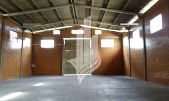 Imagem 4: Galpão no Salto Norte, com 575 m², com pé direito variando de 7,5m nas laterais e 11,00m n