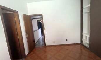 Imagem 3: Ótima Casa no Bairro Itatiaia, Extremamente Espaçosa com 04 Quartos e 03 Vagas de Garagem