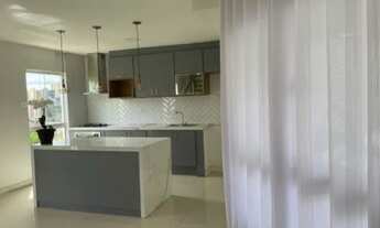 Imagem 2: Casa espaçosa e bem iluminada, com ótima localização