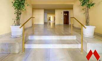 Imagem 2: Bela arquitetura e entrada com projeto paisagístico Burle Marx Ambientes Amplos