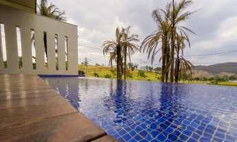 Imagem 3: Casa de Luxo com Vista Privilegiada da Lagoa do Condomínio e Lazer Premium