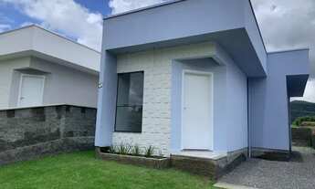 Imagem 2: Casa com 2 quartos, área de serviço externa, amplo terreno, toda murada cercada e portão e