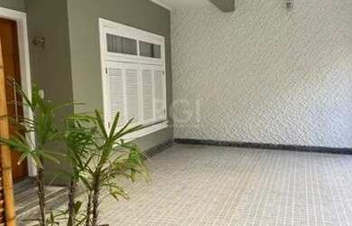 Imagem 4: Belíssima casa no Ecoville, com 3 dormitórios sendo uma ampla suíte com closet e banheira