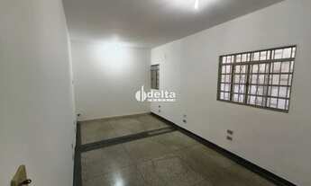 Imagem 5: Casa comercial com Habite-se, disponível para locação no bairro Custódio Pereira em Uberlâ