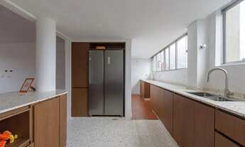 Imagem 7: Apartamento reformado com três quartos (uma suíte) no Batel