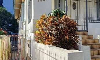 Imagem 3: Casa de 5 dormitórios c/ 2 apartamentos individuais e 5 vagas de garagem no Menino Deus Me