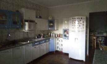 Imagem 4: Casa espaçosa com terreno amplo