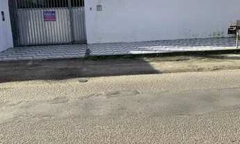 Imagem: Casa com 3 quartos, garagem e área externa