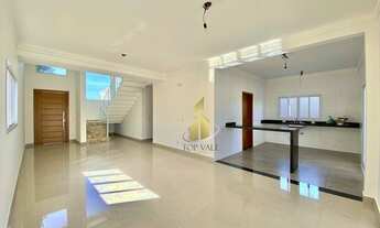 Imagem 4: Sobrado com quatro dormitórios, ampla área externa e piscina!