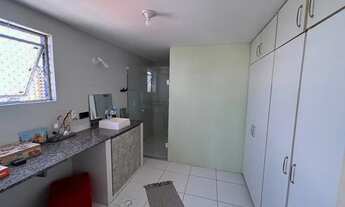 Imagem 5: Apto para aluguel possui 190 metros quadrados com 4 quartos sendo um suíte, sala varanda