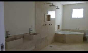 Imagem 7: Linda casa em Condomínio Clube, com 750 m². 5 suítes amplas. Ambientes integrados. Área Go