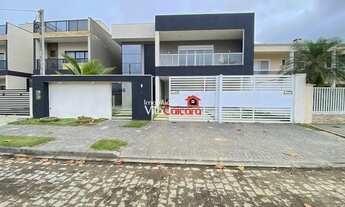 Imagem: Sobrado com piscina 150 metros do mar em