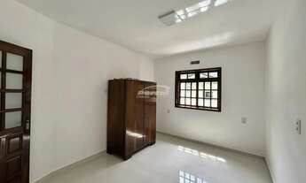 Imagem 5: Imóvel com 02 dormitórios sendo 01 deles com closet, sala de estar, cozinha no piso inferi