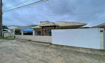 Imagem: Casa com piscina e 2 dormitórios no Rio