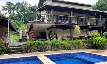 Imagem 2: Casa que combina estilo rústico ao moderno! Em condomínio com toda infraestrutura!