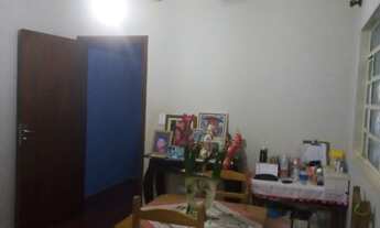 Imagem 3: Casa espaçosa com terreno amplo