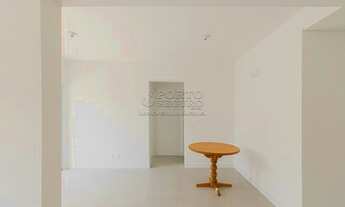 Imagem 2: Apartamento para venda possui 63 metros quadrados com 2 quartos em Pantanal - Florianópoli