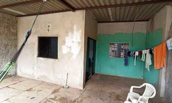 Imagem 3: Casa de 3 quartos na QR 419 fica próxima de parada de ônibus, padaria, vila olímpica SÓ R