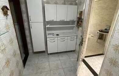 Imagem 7: Casa duplex de dois quartos: churrasqueira, sofá, armários. Comércio, academias, escolas