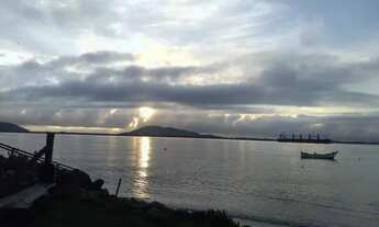 Imagem: Alugo casa na quadra do mar