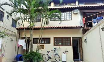 Imagem: Casa triplex para venda no Recreio dos Bandeirantes