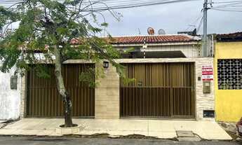 Imagem 2: Vende-se Casa no Bairro Jabotiana por apenas R$ 450.000!