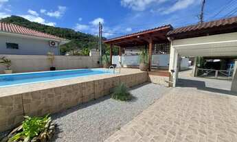 Imagem 2: Casa Ampla com Piscina e Área Gourmet - Bairro São Sebastião, Palhoça/SC