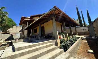 Imagem: Casa de 2 Pavimentos para Aluguel - Bairro