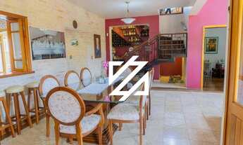 Imagem 2: Casa de 900 m² com 3 dormitórios,1 suíte Master,1 suíte, Sala de lareira, Sala de jantar à