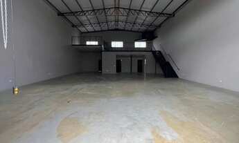 Imagem 3: Galpão Comercial para aluguel tem 360 m² no Bairro Segismundo Pereira em Uberlândia - MG