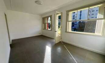 Imagem 2: Apartamento 3 dormitórios, sacada em 107m2 no bairro Menino Deus