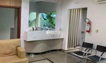 Imagem 2: Casa comercial com 7 salas disponível para venda no bairro Fundinho em Uberlândia - MG