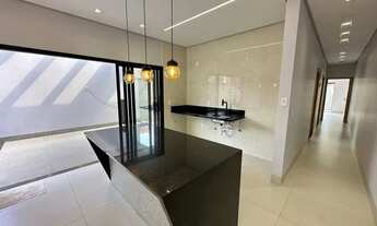 Imagem 2: Casa com 3 Quartos, Piscina e Churrasqueira na 110 Norte