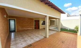 Imagem 2: Casa com 3 Dormitórios Sendo 1 Suite com Garagem Para 2 carros Próximo ao Bicão