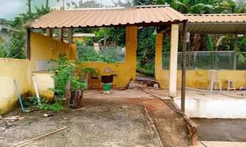 Imagem: Casa pequena e simples em 2 lotes de 360