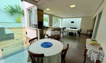 Imagem 2: Casa mobiliada com 4 quartos sendo 2 suítes disponível para locação no bairro Gávea em Ube